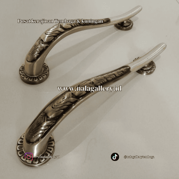 Handle Pintu Kuningan