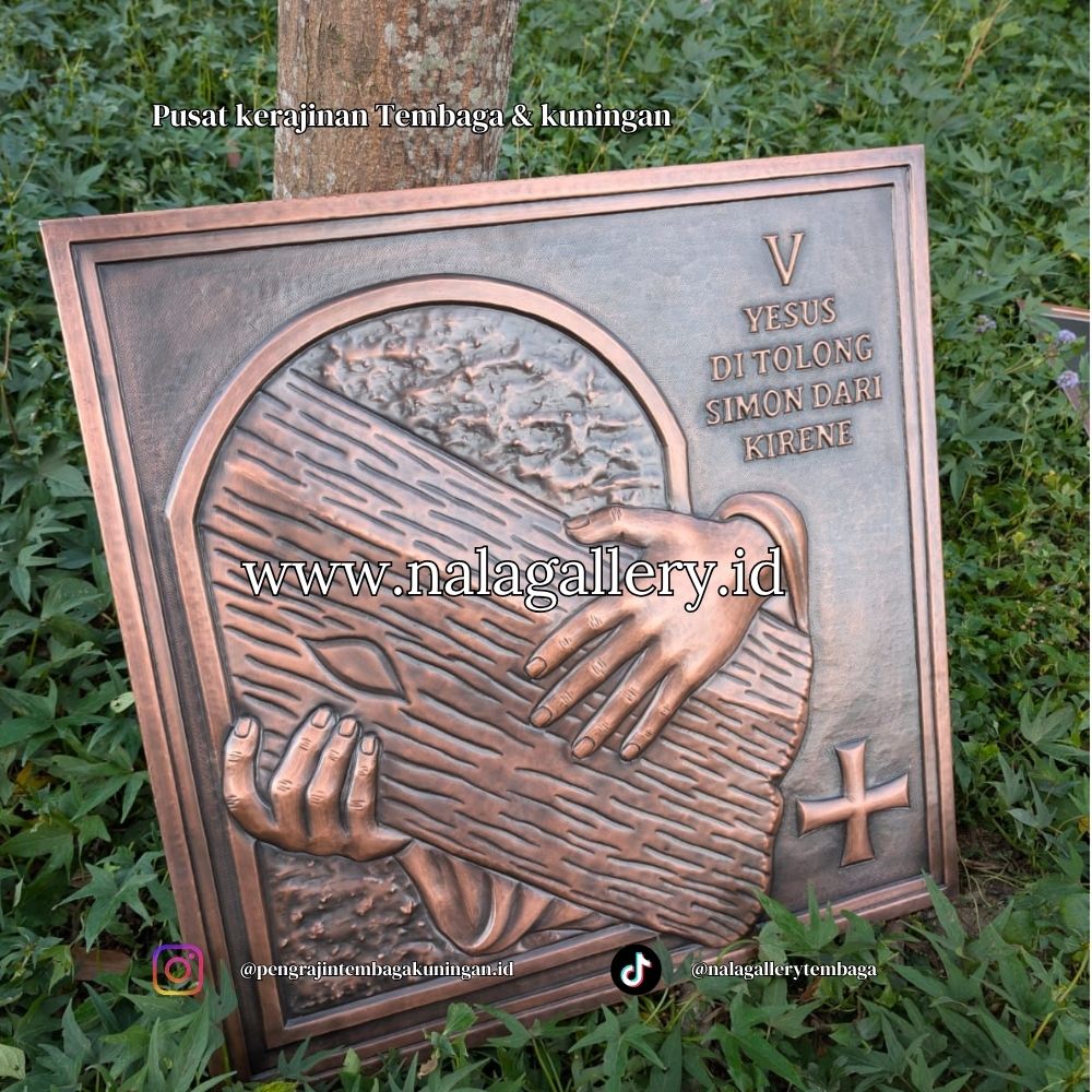 dekorasi relief gereja