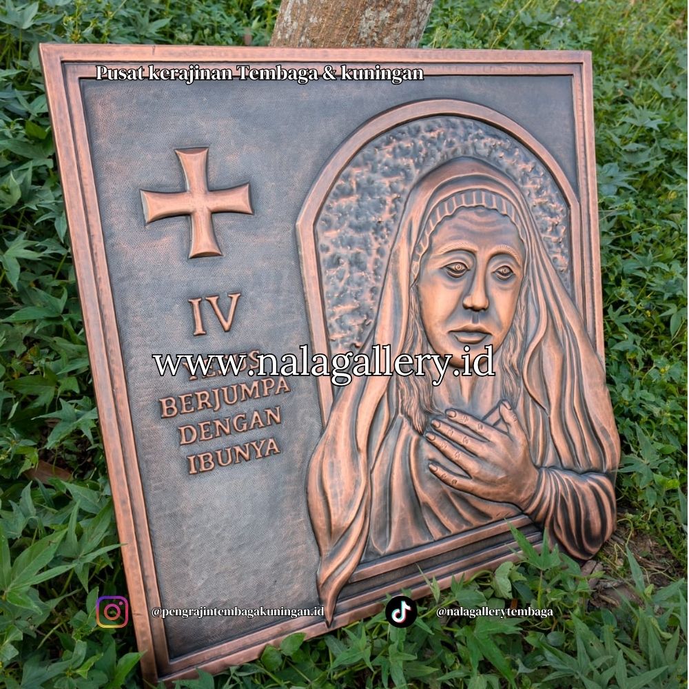 dekorasi relief gereja