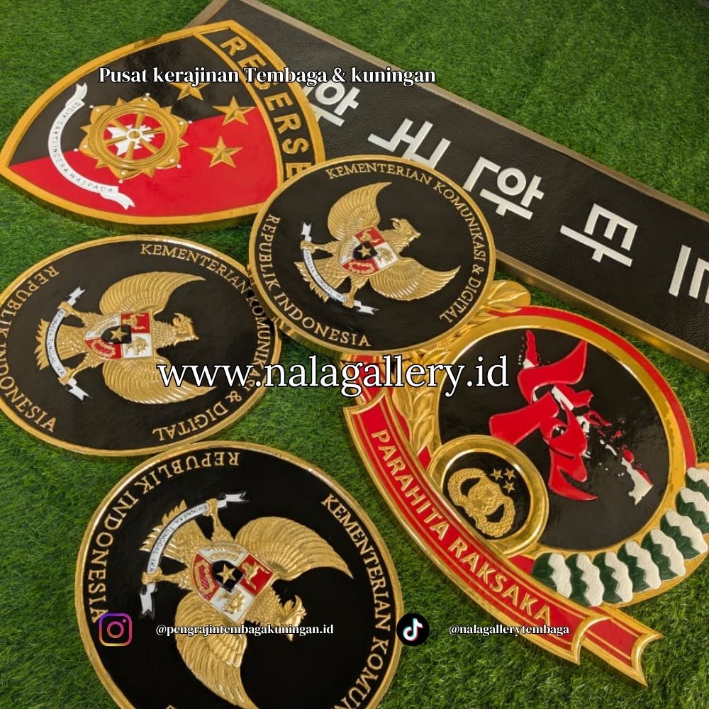 logo tembaga dan kuningan yang sangat elegan dan detail mewah