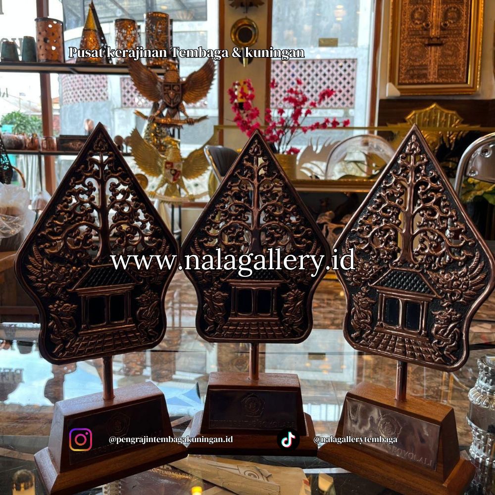 Gunungan Wayang Tembaga dalam Bentuk Miniatur dengan hasil yang mewah